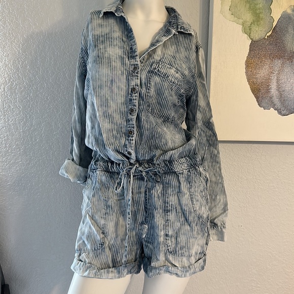 Anthropologie Pants - Anthropologie Cloth & Stone Piper Romper Bleached Chambray Striped
